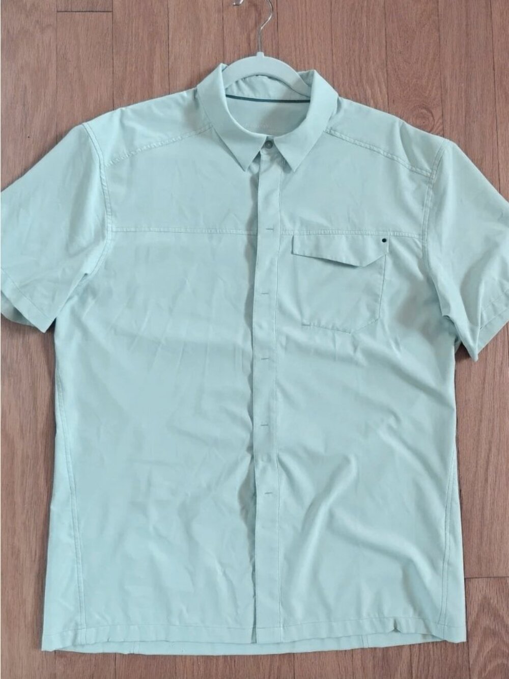 Arcteryx Men's Short Sleeve Large Athleisure Trendy Shirt